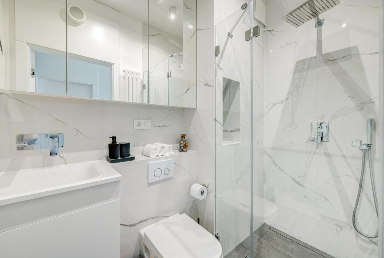The Black Crane Apartment Гданьск Экстерьер фото